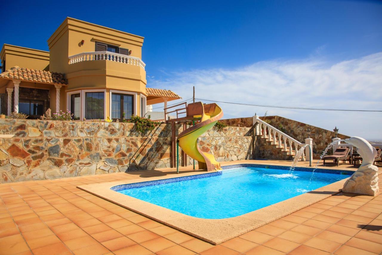 Cuevas Villa